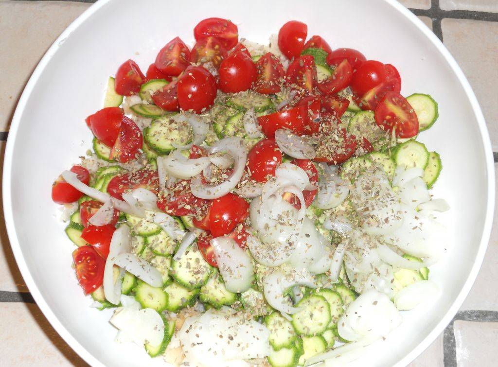 Panzanella tricolore con Salvia e Origano preparazione 4