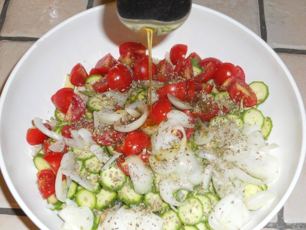 Panzanella tricolore con Salvia e Origano preparazione 5