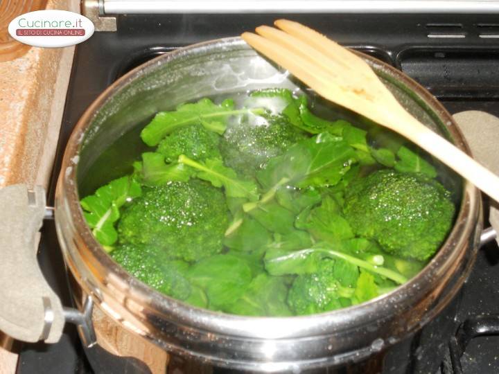 Pasta con Broccoli e Pomodori secchi preparazione 1