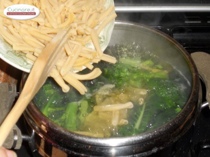 Pasta con Broccoli e Pomodori secchi preparazione 2