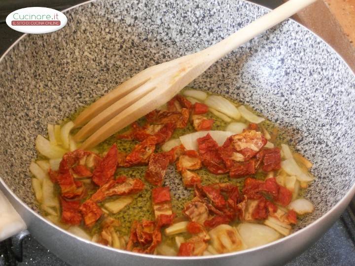 Pasta con Broccoli e Pomodori secchi preparazione 4