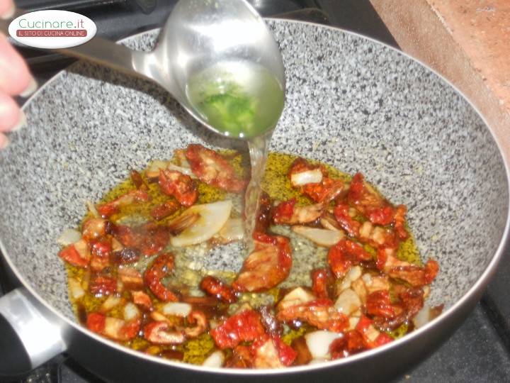 Pasta con Broccoli e Pomodori secchi preparazione 6