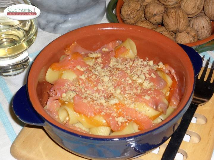 Pasta con Provola, Salmone e Noci preparazione 9