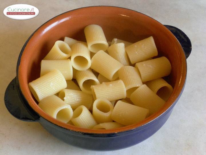 Pasta con Provola, Salmone e Noci preparazione 2