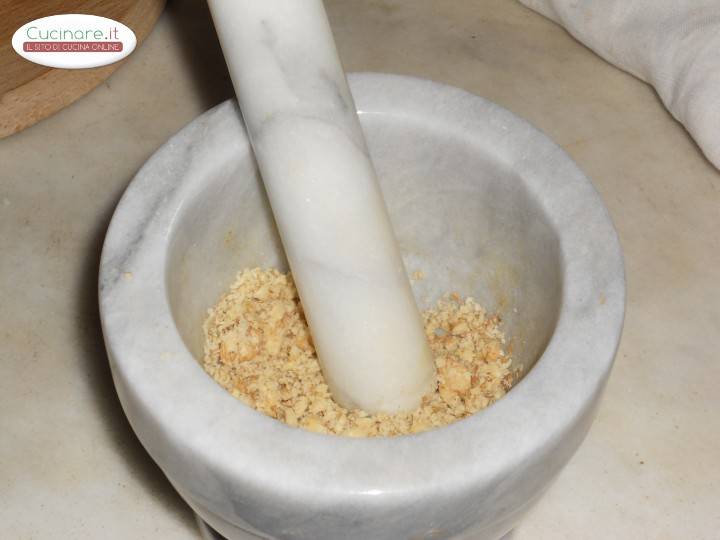 Pasta con Provola, Salmone e Noci preparazione 5