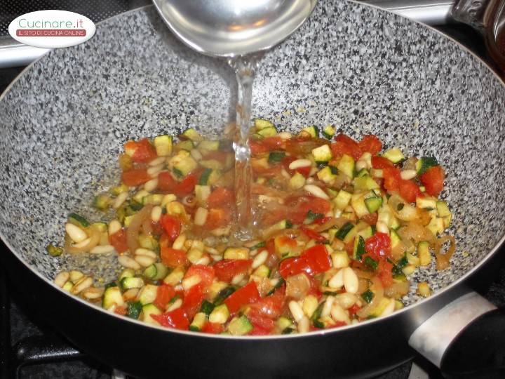 Pasta con Verdure, Pinoli e Persico preparazione 11