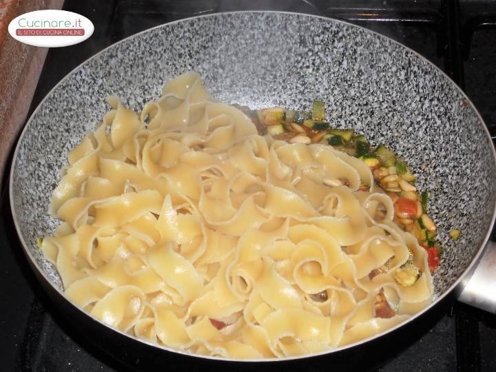 Pasta con Verdure, Pinoli e Persico preparazione 12