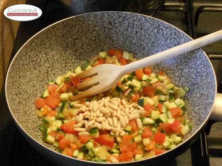 Pasta con Verdure, Pinoli e Persico preparazione 4