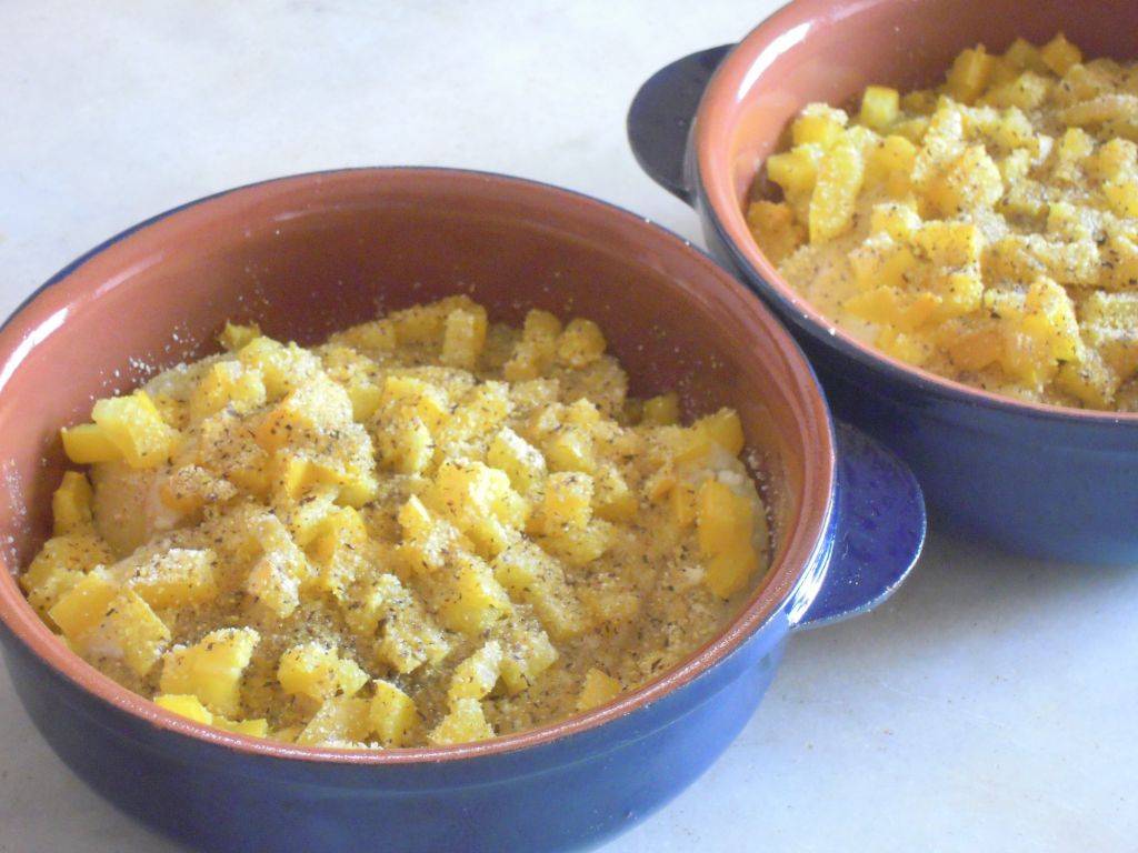 Patate filanti al forno con granella croccante di Peperoni preparazione 11