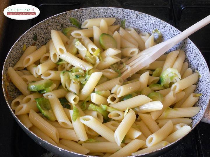 Penne ai Cavoletti di Bruxelles preparazione 9