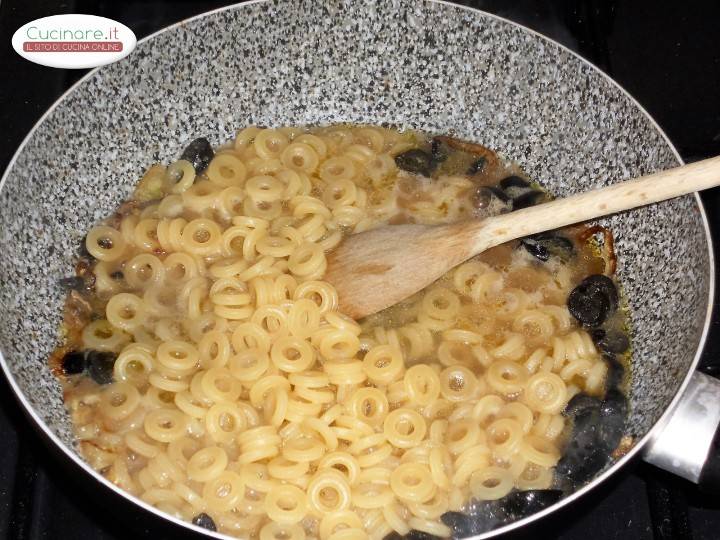 Peperoni ripieni con Pasta sfiziosa preparazione 6