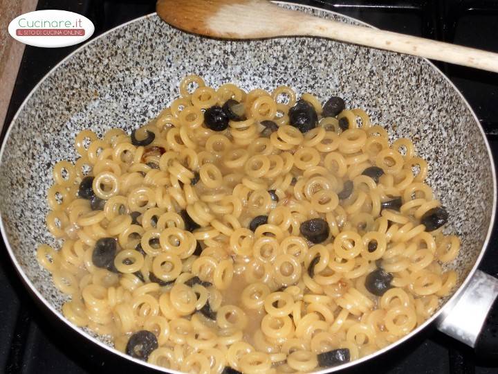 Peperoni ripieni con Pasta sfiziosa preparazione 8