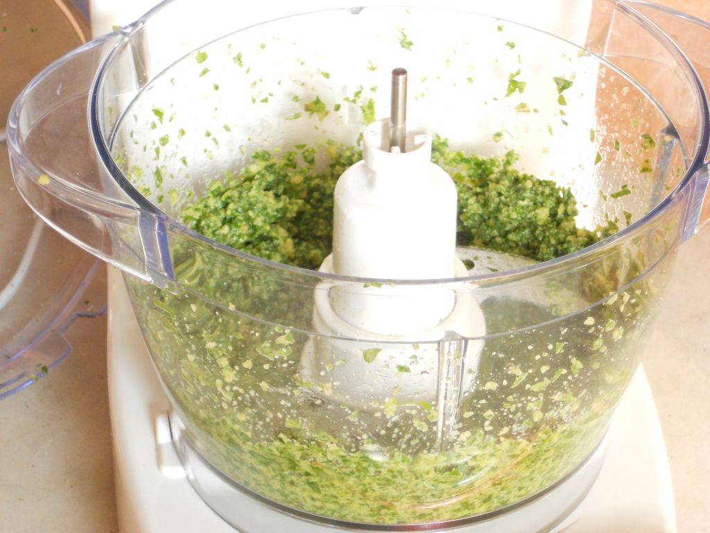 Pesto di Rucola con le Noci preparazione 1