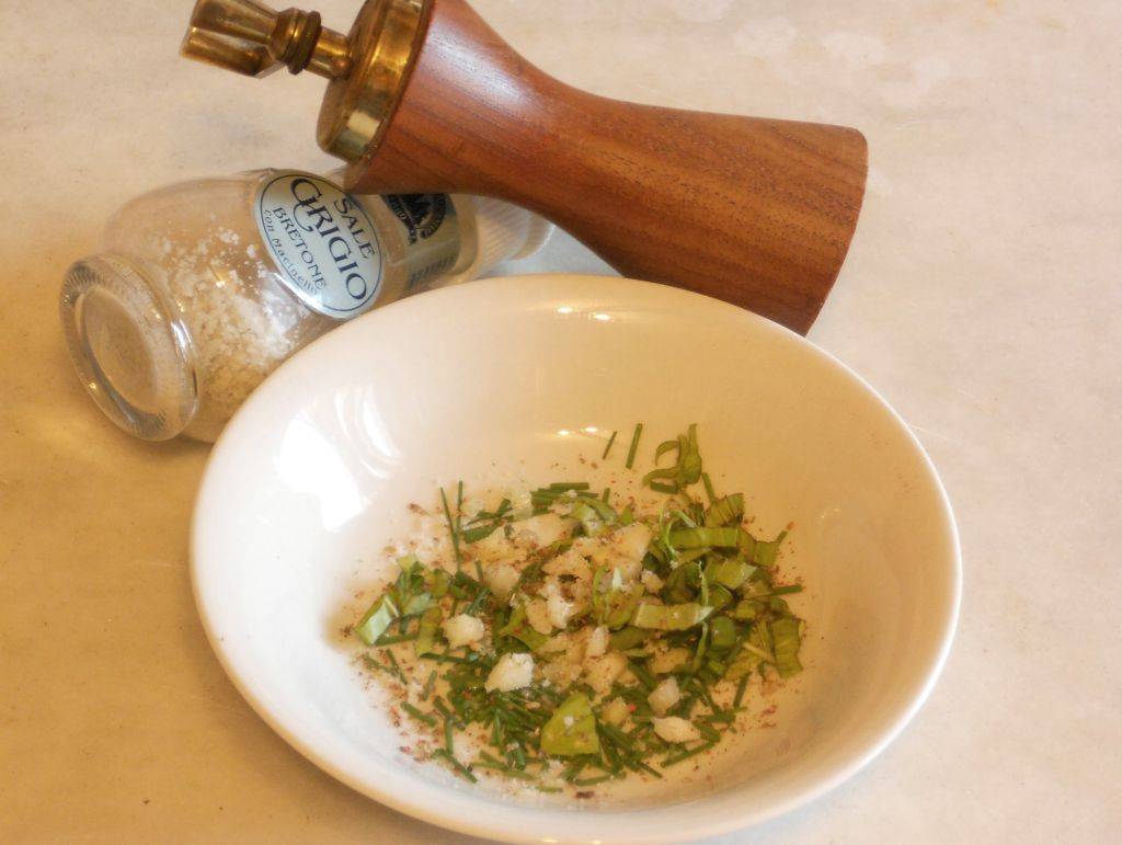 Pomodorini grigliati con salsa di Erbe aromatiche preparazione 3