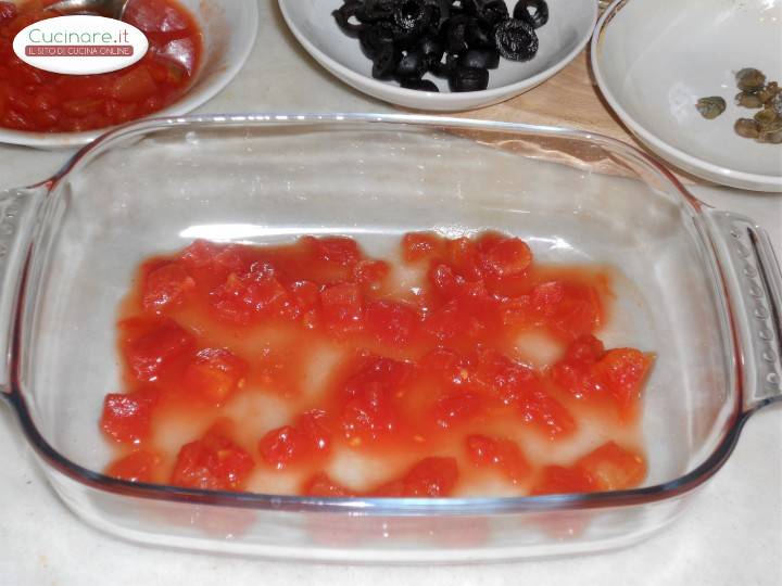 Ricciola al forno con capperi e olive nere preparazione 0