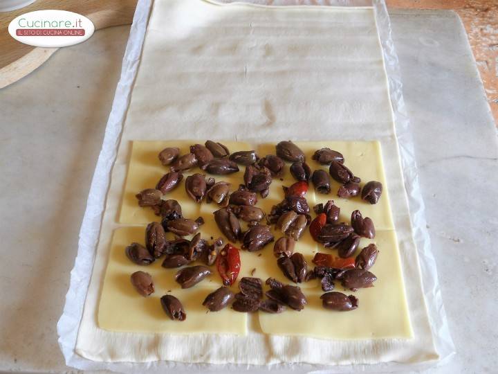 Sfogliata con gouda e olive preparazione 2