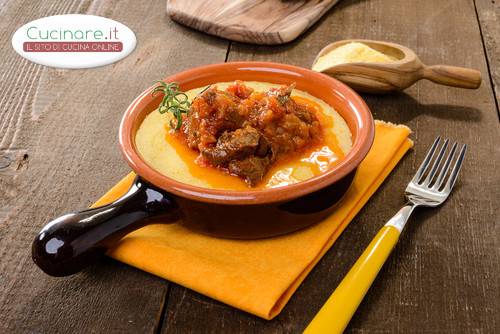 Spezzatino di Cinghiale al Vino con Polenta preparazione 10