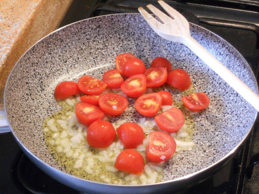 Spezzatino di Pollo con Pomodorini e Fagiolini preparazione 2