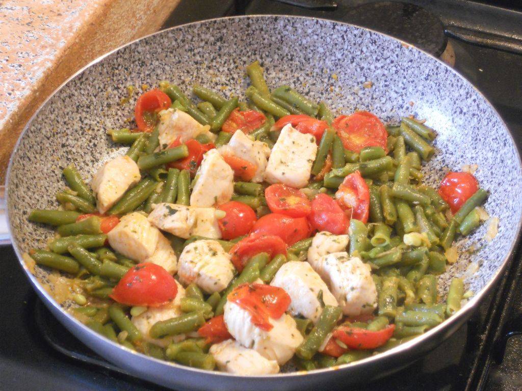 Spezzatino di Pollo con Pomodorini e Fagiolini preparazione 9