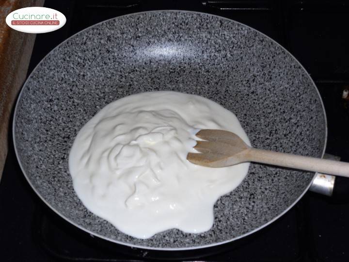 Tagliatelle con melagrana e salmone preparazione 0