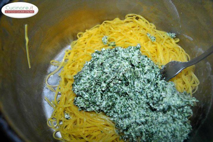 Tagliolini con ricotta e spinaci preparazione 2