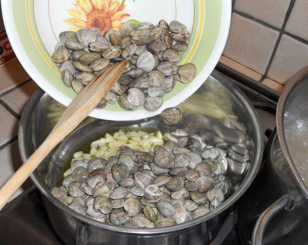 Tagliatelle di semola con lupini sfumati all'est!est!!est!!! preparazione 1