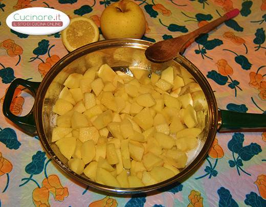 Torta di mele fatta in casa preparazione 2