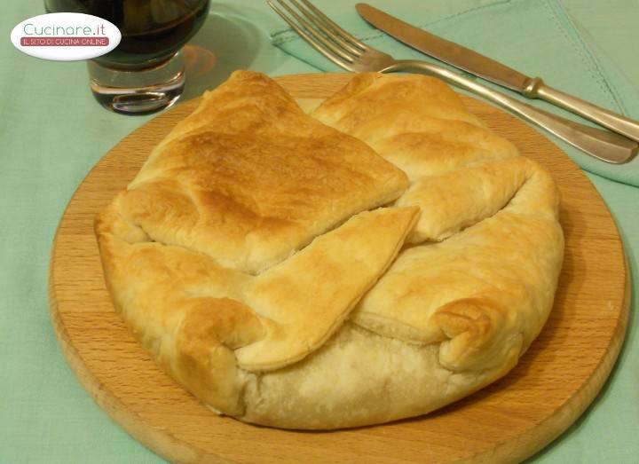 Torta salata alle Cipolle, Acciughe e Olive preparazione 9