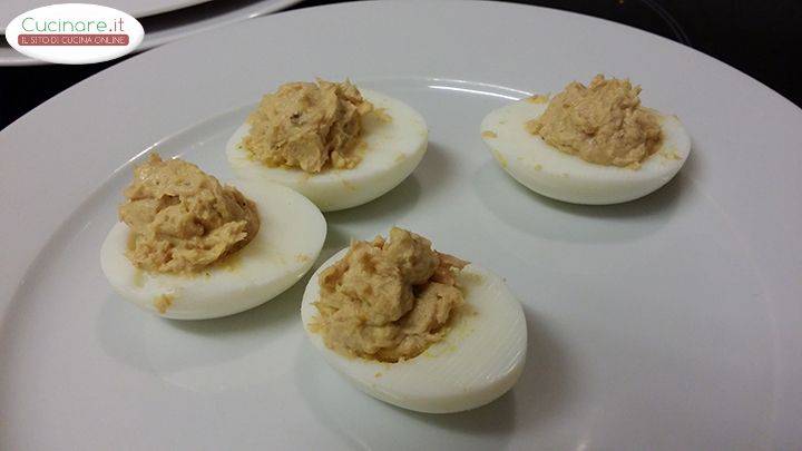 Uova con Crema di Tonno, un antipasto facile e veloce preparazione 6