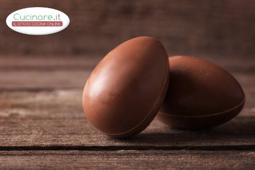 Uovo di pasqua al cioccolato al latte
