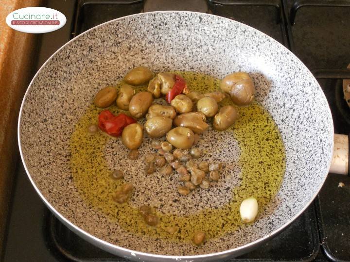 Verze saltate con Capperi e Olive preparazione 1