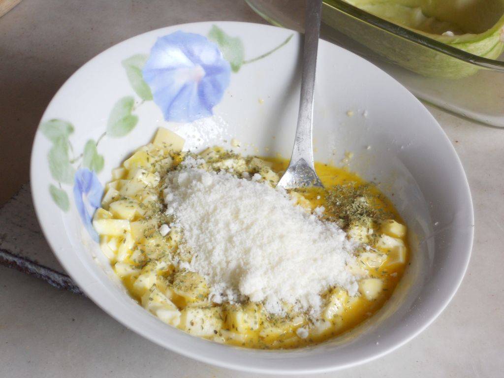 Zucchine ai tre Formaggi gratinate con Pane Nero ai Cereali preparazione 7