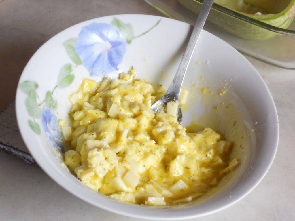 Zucchine ai tre Formaggi gratinate con Pane Nero ai Cereali preparazione 8