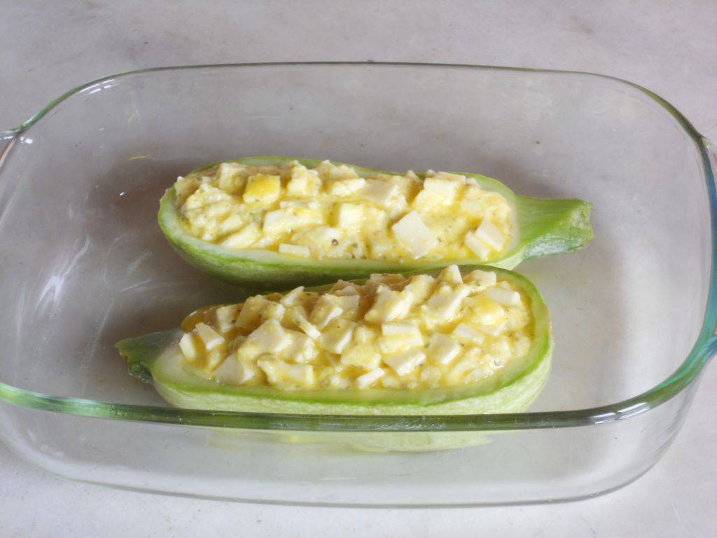 Zucchine ai tre Formaggi gratinate con Pane Nero ai Cereali preparazione 9