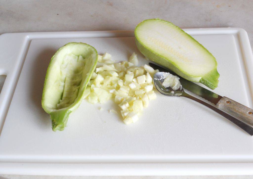 Zucchine ai tre Formaggi gratinate con Pane Nero ai Cereali preparazione 3